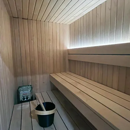 Cozy Terraced House In Apartman